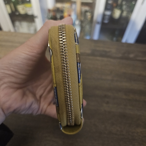 Gucci Shanghai Heartbeat Wallet - Picture 3 of 8